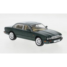 Jaguar XJ8 (X 308) metallic dark green, 1998,